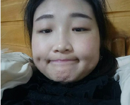 请发一张你认为最丑的自拍?