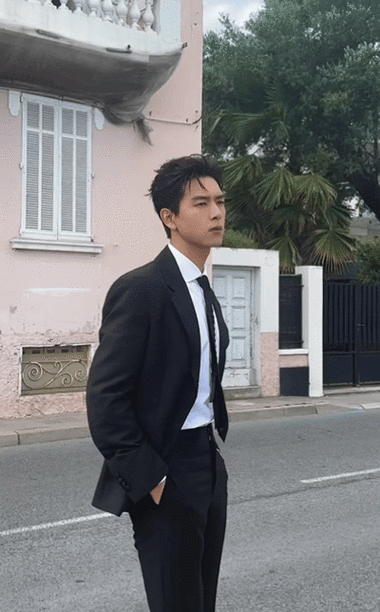 李现戛纳红毯首秀##酱园弄戛纳红毯亮相