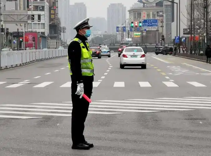 长沙的市民们对战胜这位"不速