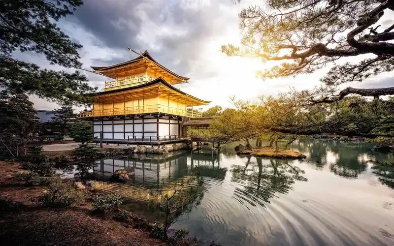 金阁寺—华为杂志锁屏金阁寺位于日本京都… - 堆糖,美图壁纸兴趣社区