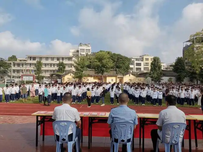 龙湖区"法治进校园"巡讲活动走进外砂中学_法律_教育_宣传