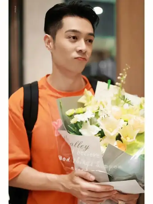 一直有听ph的歌,《一事无成》,《六天》《到此为止》都是我的最爱这次