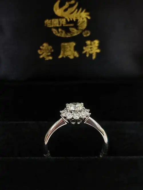 老凤祥78寻花季至爱2系列钻戒