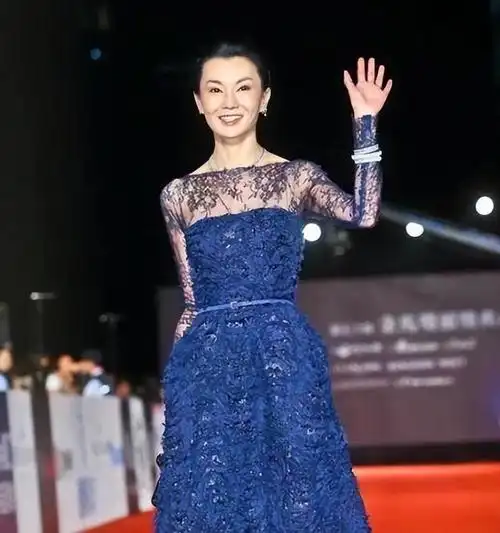 张曼玉:仅凭眼神就迷倒万千男人,如今处境让人唏嘘,59岁仍单身