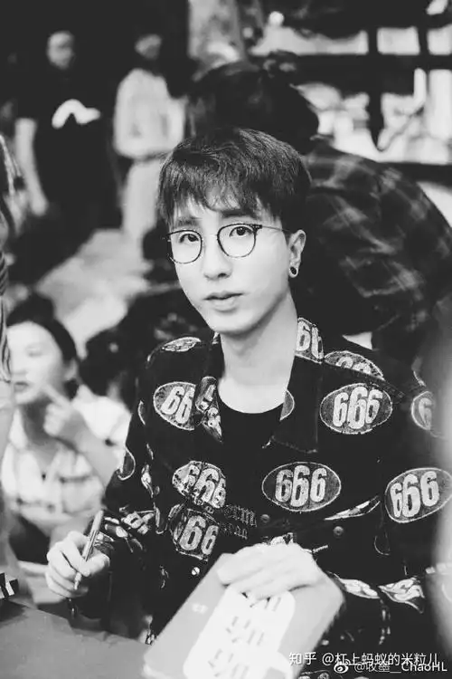 大家手机里到底有多少李常超的美照