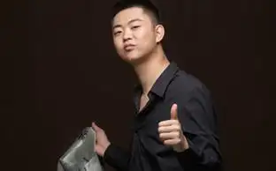 巴扎黑,巴扎黑,真名叫宴阳天,辽宁锦州人,快手红人,快手号:bazhahei.