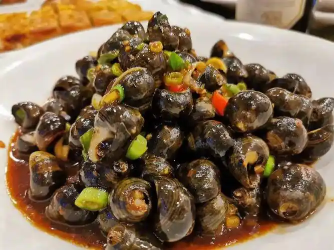 哦买噶!老板抄底卢布不差钱?乳鸽买一赠一,鱼翅鲍鱼居然搞特价!