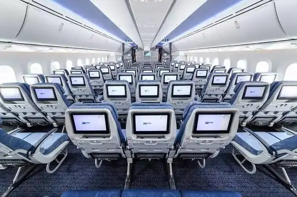 国航的波音787-9客机采用了30个公务舱,34个超级经济舱和229个经济舱
