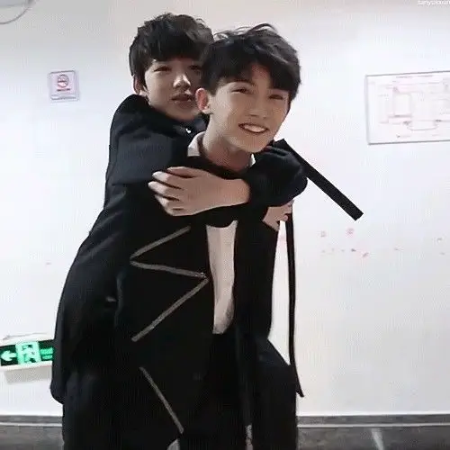 宋亚轩永远是马嘉祺背上的小朋友