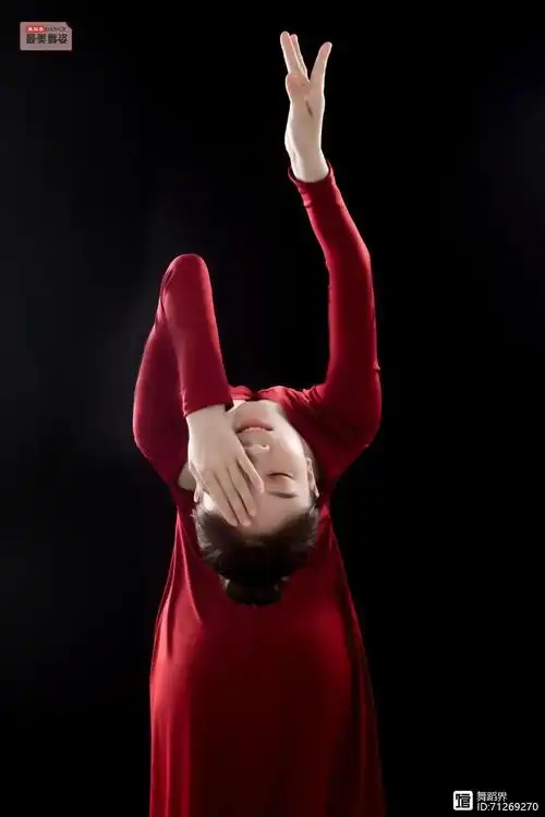 一生热爱张鑫第十五期入选美图最美舞姿01>>点此投稿最美舞姿栏目为