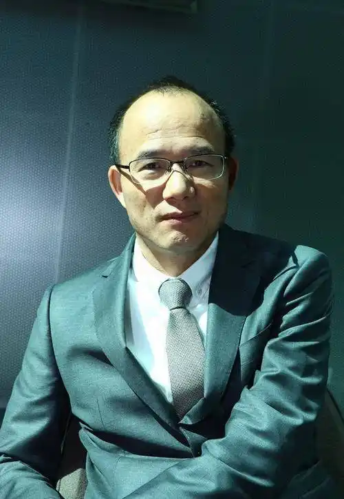 但在商界郭广昌的地位可不低,财产更是金玉满堂,并且郭广昌与马云干系