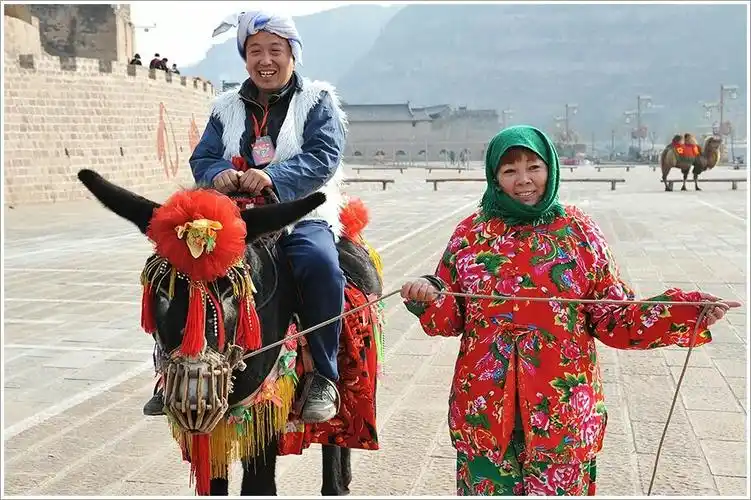 姑娘变婆姨了,小伙变汉子.那头系白羊肚毛巾的是海盗兄吧?