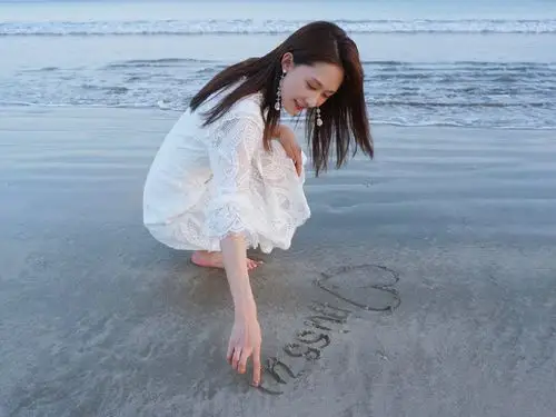 张雯- 空瓶30氧气 - 图虫