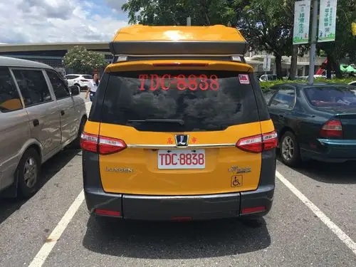 宝岛台湾高雄计程车小黄实拍 最好的大奔驰e320 v6