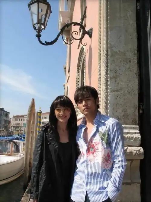 四面楚歌时期,言笑晏晏的周迅好惊艳.