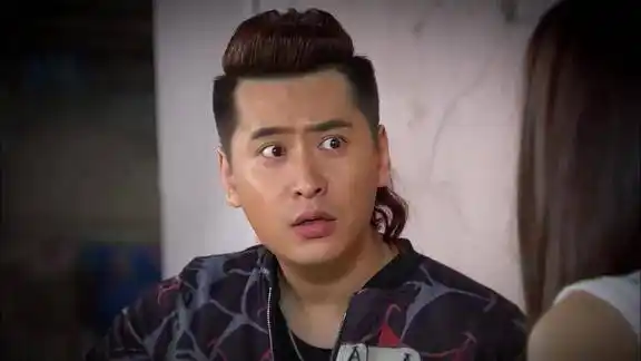 夜市人生金亮带金明来夜市想显摆他的跑车却差点出车祸