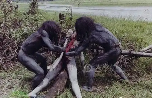 实拍非洲食人族奴费塔村人吃人场景