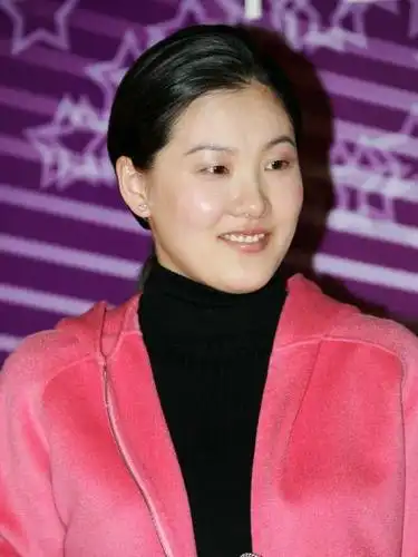 奥运冠军伏明霞,两段情缘后终遇美好,如今的跳水皇后,被老公宠成