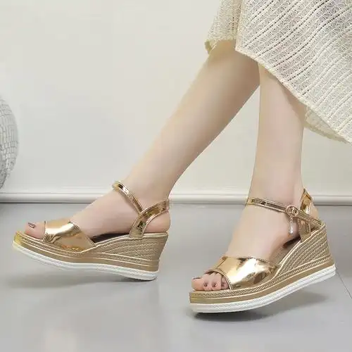 凉鞋女夏高跟粗跟厚底防水台2024新款韩版一字扣带鱼嘴松糕女鞋子