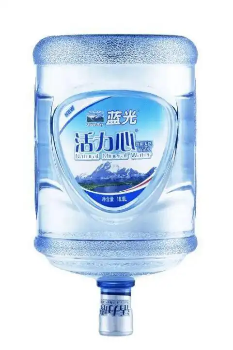 蓝光活力心"矿泉水水源位于成都平原矿泉水源中央区域,形成于约二百万