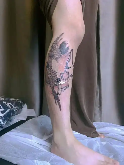 女生小腿鹤纹身绝美好吗