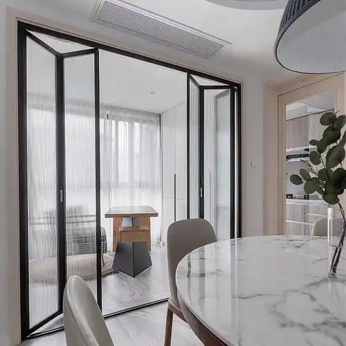 > 厨房钛镁合金门折叠门