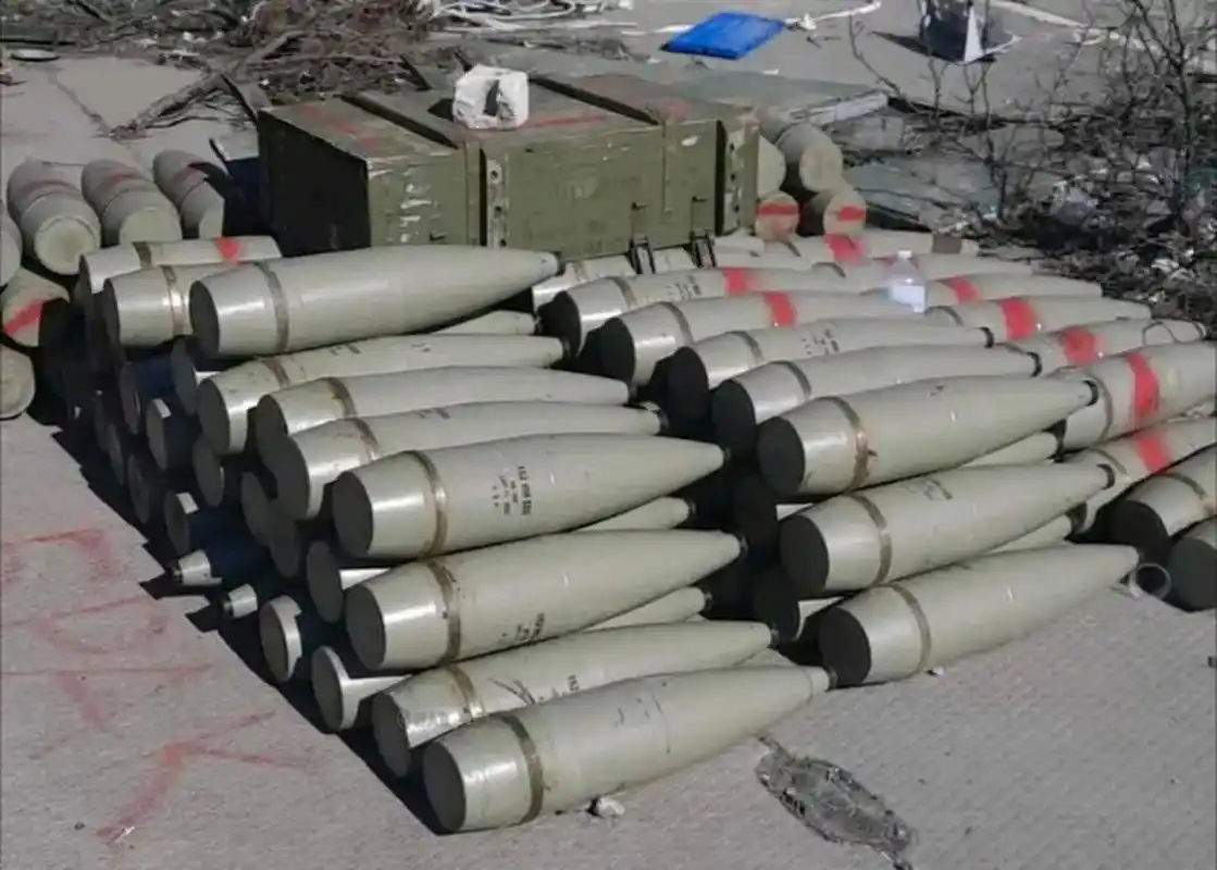 一,乌军在巴赫穆特缴获的俄军152mm炮弹,产地:伊朗,生产年份:2023