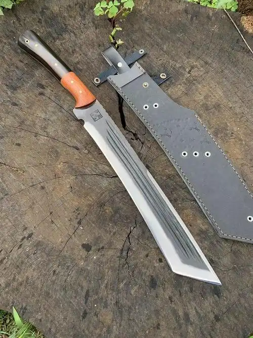 9图户撒精品《开山弯刀"刀奴"》刀身纯手工锻打研磨,三条血性血槽霸气