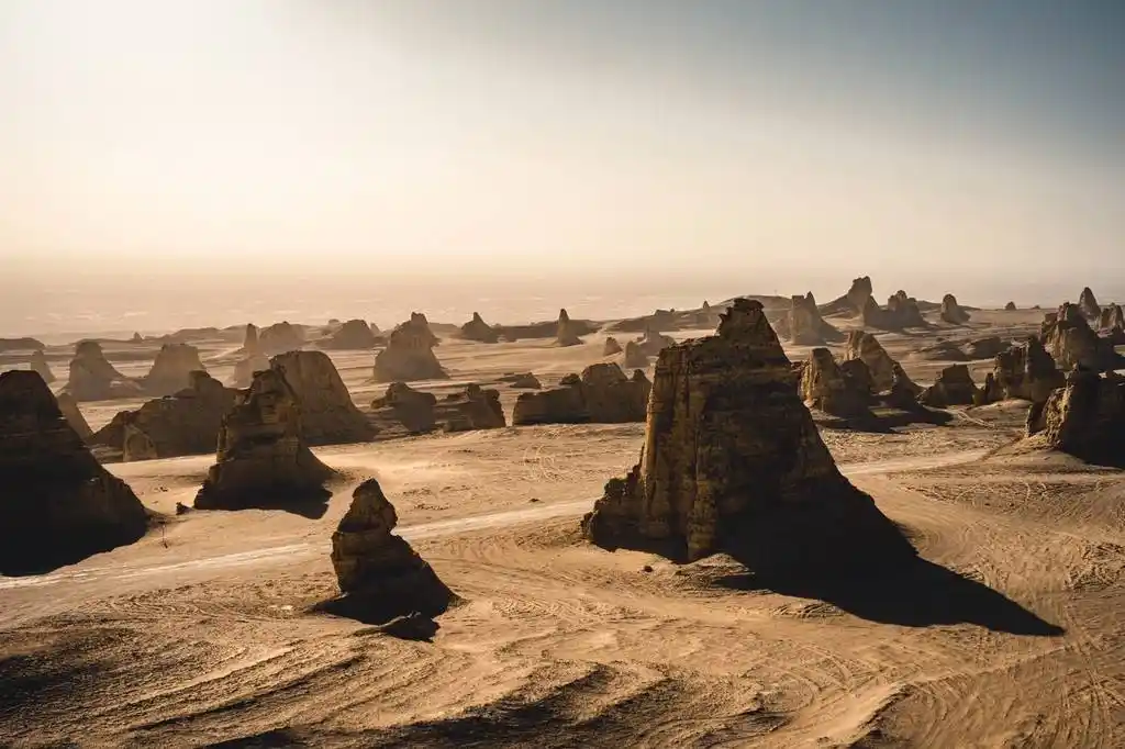 中国首个研学火星模拟基地冷湖火星营地