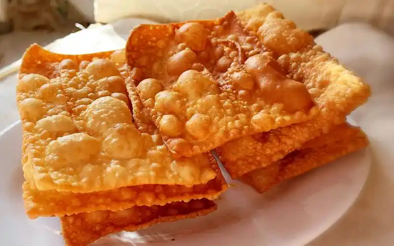 【自制小零食:薄脆——煎饼果子的灵魂】有面粉和手就能做的面食,你