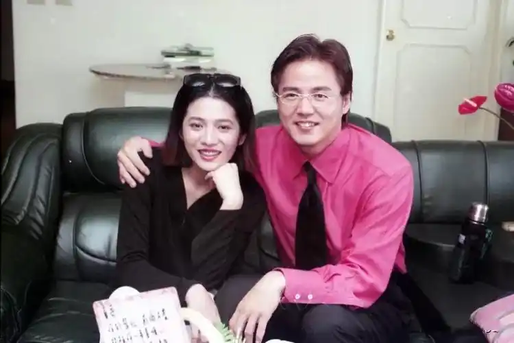 张庭的女儿走秀,林瑞阳和曾哲贞的女儿却只是空姐)