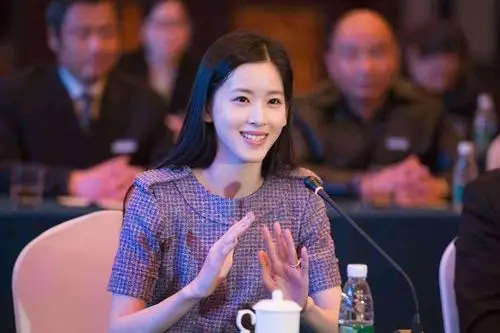 如何评价奶茶妹妹章泽天的长相?