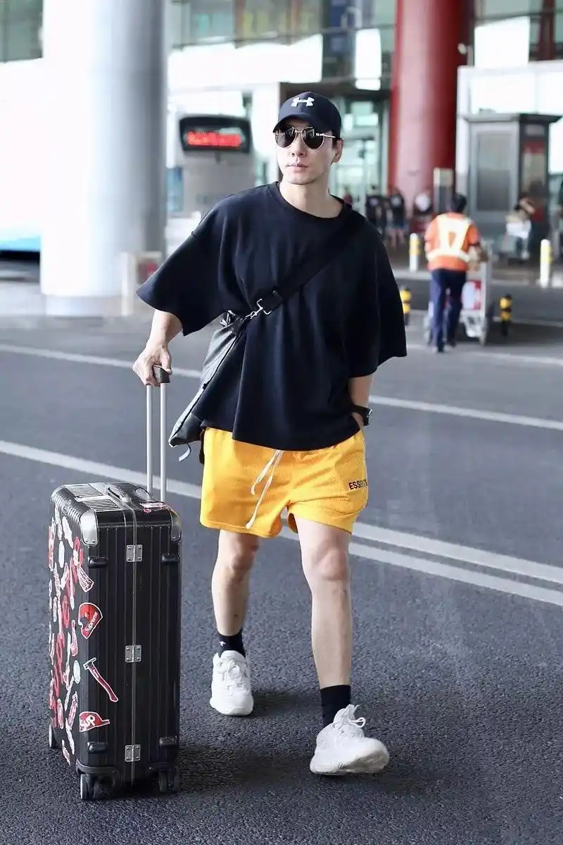 海报街拍入夏时髦穿搭跟男明星学学如何穿得更有型