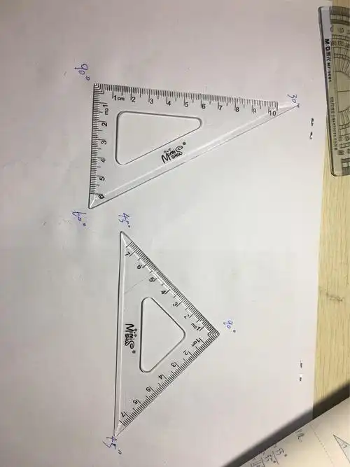 先把三角尺的各个角度量出