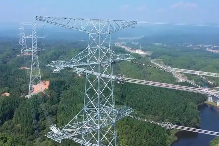 南昌长沙1000千伏特高压工程首个线路标段全线架通