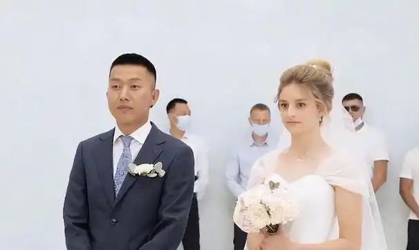 东北小伙娶俄罗斯村花,女方婚后胖若两人,丈母娘直言:生10个