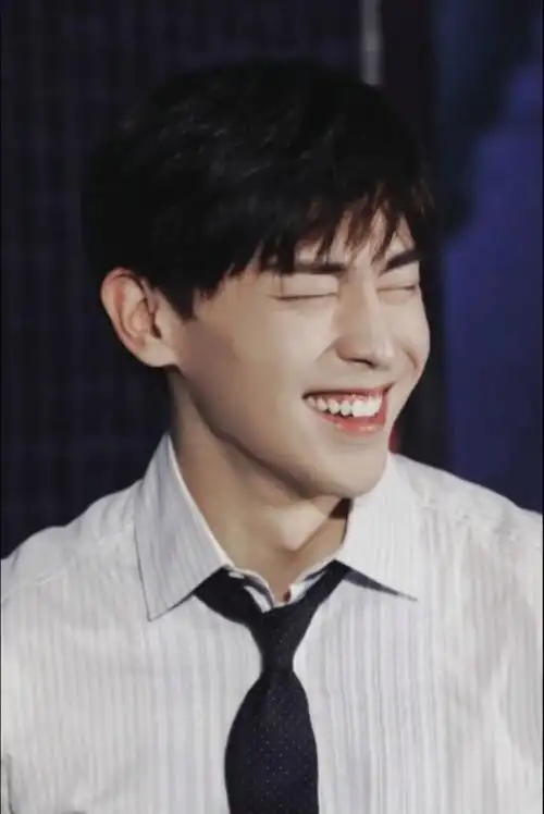 一眼万年,一笑沉"伦"0093#邓伦 #治愈系笑容 #表白邓伦  ##向全