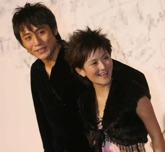 两个人生活状态迥异,除了长相哪儿都不像|张杰|吴昕|甄嬛|陈乔恩|刘烨