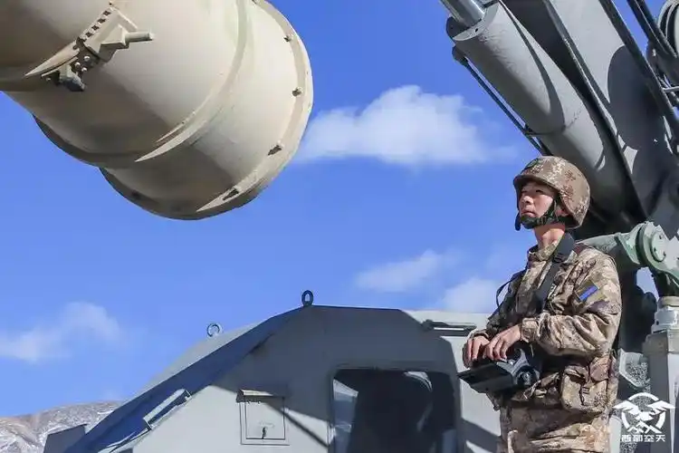 组图新年开飞西部战区空军航空兵各部队组织春节后首次飞行训练