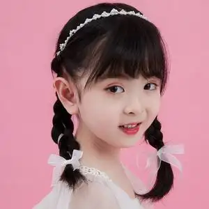 编辫子神器小女孩