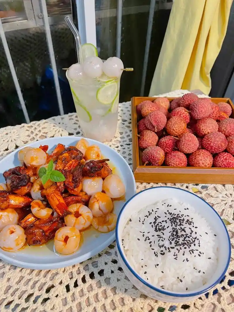 #沉浸式吃荔枝.今年有幸得到增城各个好友给我寄来了荔枝,基本 - 抖音