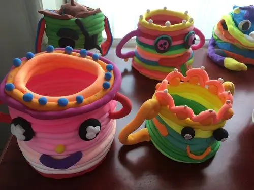 嘉明小学四年级美术课学生手工作品