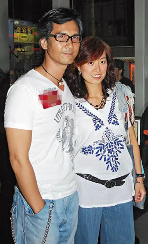 58岁陈启泰带妻子回内地与张文慈聚会心情好婚后无子女仍恩爱