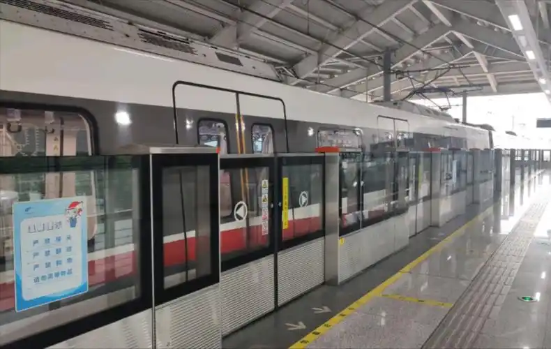 成都地铁10号线出站新津站 | 4k