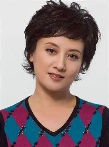 现在她一直在60岁的时候,她选择使用透明质酸来保持自己的年轻人