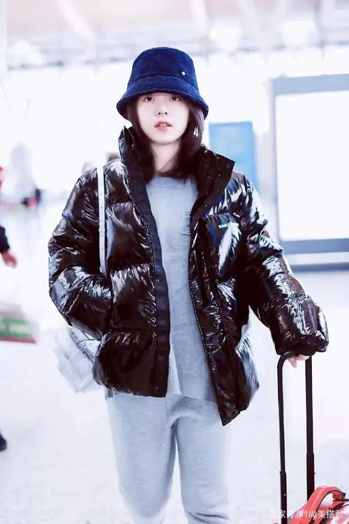 这才是少女的样子,赵今麦毛衣棉袄加渔夫帽现身,温暖值满分