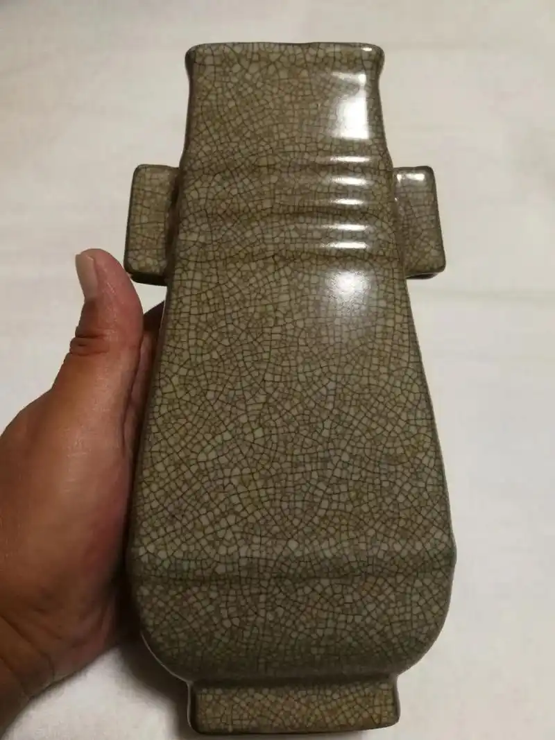 官哥窑 贯耳弦纹壶/瓶 旧藏,开片极美,器底阳刻 官 字款～ - 抖音