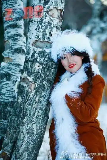 天后萨仁图雅#视频#《忘记》蒙古国天后《萨仁图雅不插电演唱会》06