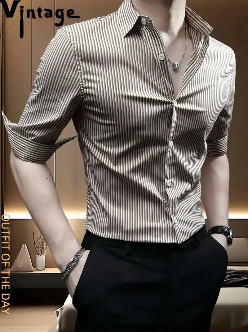 这款男士商务衬衣以气质条纹为设计灵感,夏季薄款清凉的质感让人 - 抖