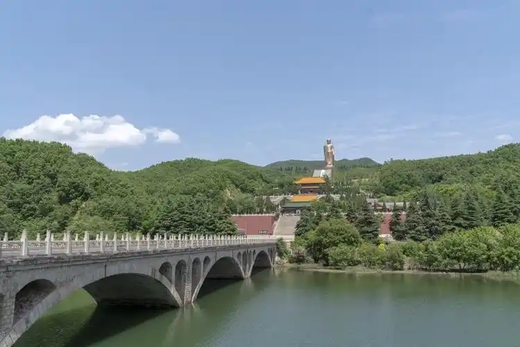 河南省平顶山市中原大佛景区